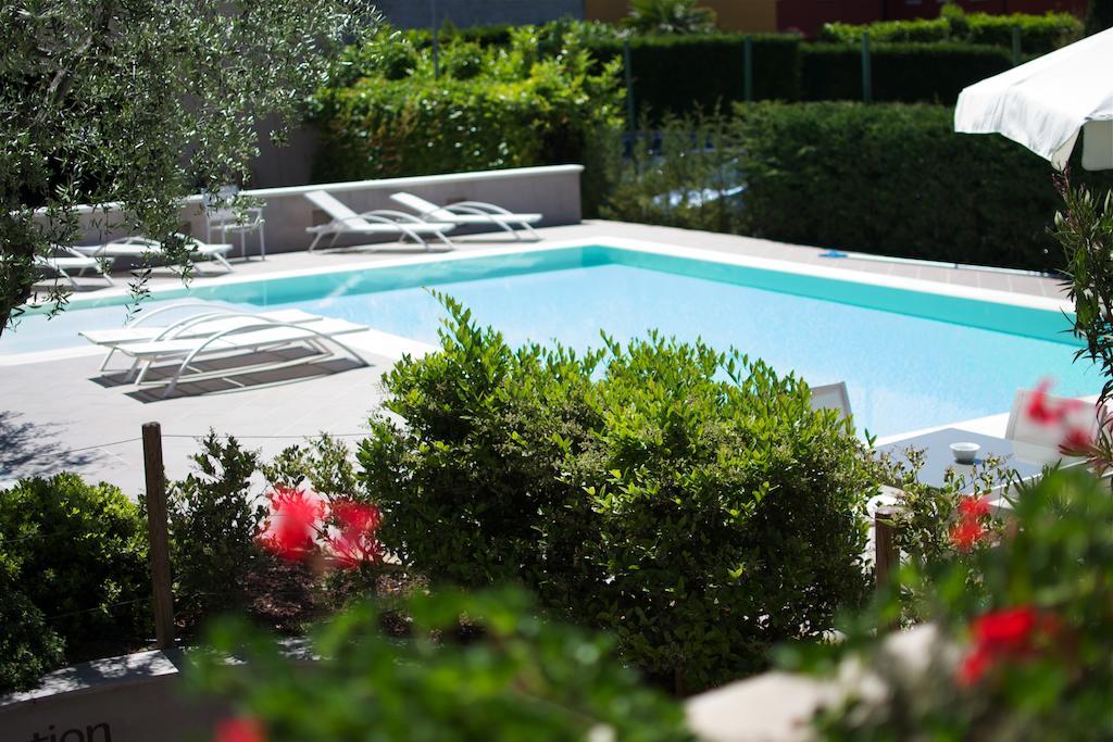 Vialeromadodici Rooms & Apartments Lazise Exterior photo