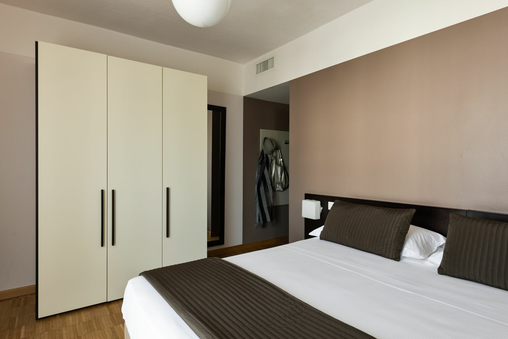 Vialeromadodici Rooms & Apartments Lazise Exterior photo